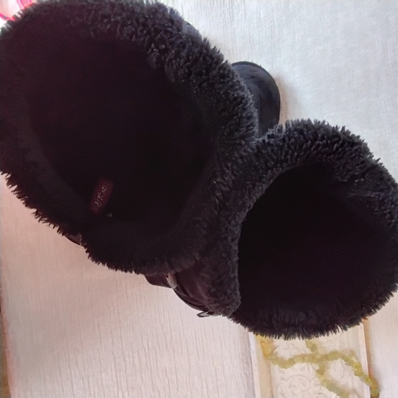 Hot Cakes Black Size 8 Winter Boots. Zip Backs Button Decor Pro Owned - Picture 9 of 10